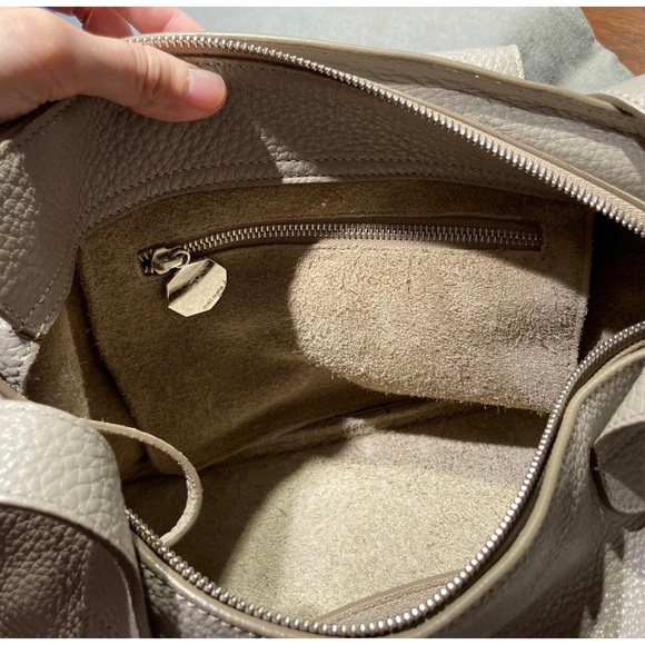 THELA MEDIUM TAUPE GREY LEATHER WITH ZIP CLOSURE TOTE BAG - Picture 5 of 9